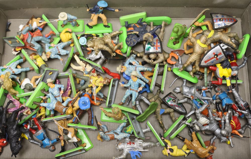 A collection of Britains Deetail plastic figures, Lego and sundry militaria, including buttons etc (Q)